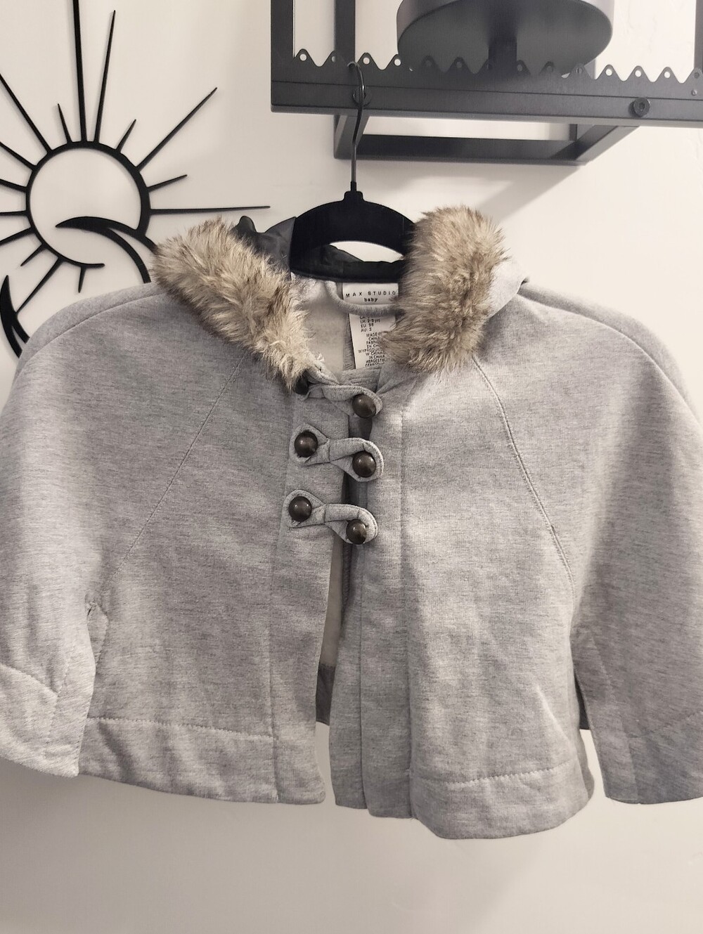 Max Studio Baby 3T Faux Fur Trim Fleece Hooded Cape Poncho Grey Like New